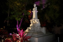 Con monumentos iluminados de violeta se conmemoró el Día de la Mujer en Cali