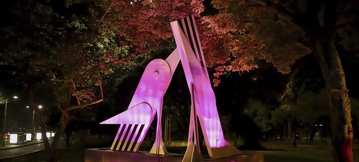 Con monumentos iluminados de violeta se conmemoró el Día de la Mujer en Cali