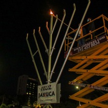La Luz de Janucá fue encendida en la Plazoleta Jairo Varela