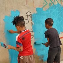 Comunidad pinta de paz sus fachadas en la Comuna 13 de Cali