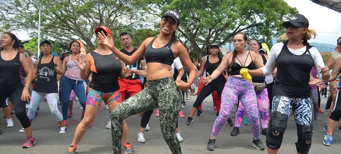 Con maratón de aerorrumba, la Ciclovida conmemora el Día de la Mujer