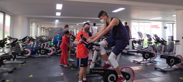 Selección Colombia de voleibol masculino se prepara en la Escuela Nacional del Deporte