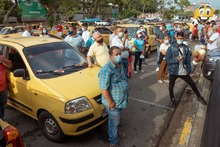 ¡Los taxistas caleños renovaron su fe en el Parque Panamericano!