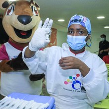 Periodistas de Cali se preparan para los Juegos Panamericanos Junior, vacunándose contra la covid-19