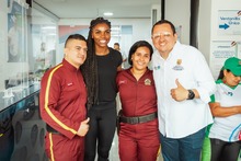 Ilustre huésped: Medallista olímpica Caterine Ibargüen se gozó visita a la Secretaría del Deporte