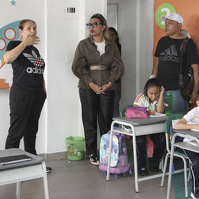 Secretaria de Educación visitó IEO del barrio Siloé