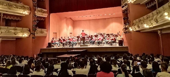 Con concierto de la Filarmónica de Cali estudiantes de Mi Comunidad es Escuela recibieron clases de música clásica