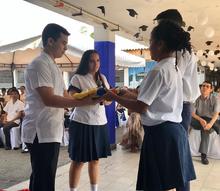 Liceo Departamental de Cali realizó la entrega de símbolos a nuevos estudiantes de grado 11 