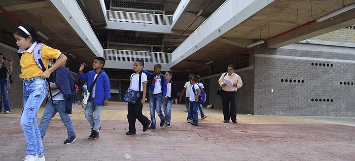 Estudiantes de instituciones oficiales entran en período de receso escolar