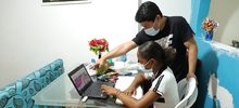 Fanny Alegría, estudiante del Nuevo Latir, ya tiene computador para continuar sus estudios