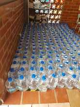 Donación de agua potable refuerza el regreso a clases con alternancia en el sector oficial