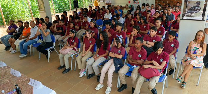 Estudiantes de Villacarmelo celebraron la entrega de nuevos espacios y dotación