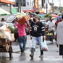 Comerciantes, clientes y trabajadores de Santa Elena, consecuentes con el cierre