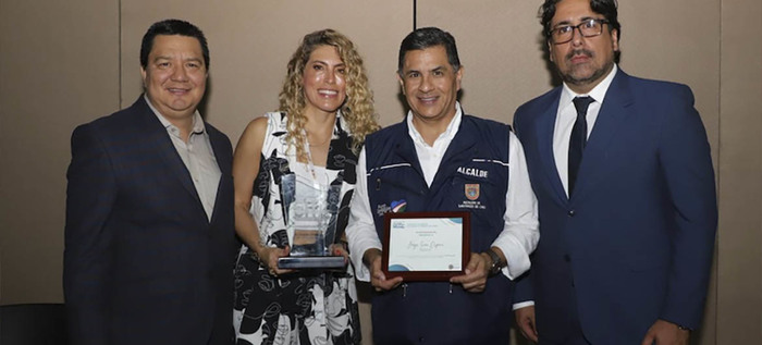 Alcalde Ospina recibió reconocimiento por su trabajo en el desarrollo de Cali como ciudad inteligente