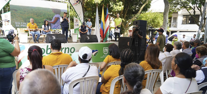 La comunidad de Primero de Mayo acudió a la cita en ‘Gobierno al barrio’