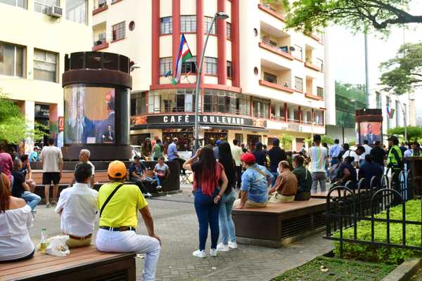 Con tranquilidad y alegría, caleños presenciaron la posesión presidencial en el Bulevar del Rio
