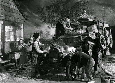 Semana del Día Internacional Contra la  Discriminación  CICLO HAY UN LUGAR PARA TODOS  Película: LAS UVAS DE LAS IRA de John Ford.  Fecha: Lunes, marzo 13 de 2017 Lugar: Sala 218 Centro Cultural de Ca
