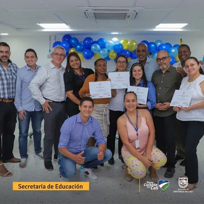 Docentes de la institución educativa INEM recibieron el certificado del manejo del curso Moodle