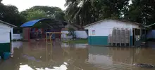 Suministro de agua potable y víveres en sectores afectados por alto caudal del río Cauca