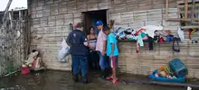 Suministro de agua potable y víveres en sectores afectados por alto caudal del río Cauca