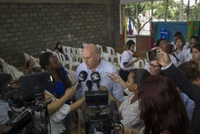  Gobierno Armitage enfoca su programa de inversión social en la educación