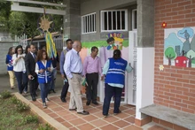  Gobierno Armitage enfoca su programa de inversión social en la educación