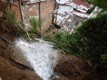Agua saturó terreno y provocó un deslizamiento de tierra en Alto Aguacatal