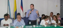 Foto de las visitas del Alcna 18alde y su gabinete a la comuna 18