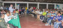 Foto de las visitas del Alcna 18alde y su gabinete a la comuna 18