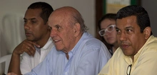 Foto de las visita del Alcalde y su gabinete a la comuna 19