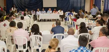 Foto de la visita del Alcalde y su gabinete a la comuna 21