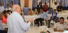 Foto de la visita del Alcalde y su gabinete a la comuna 21