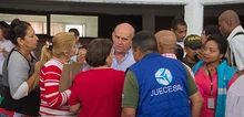 Foto de la visita del Alcalde y su gabinete a la comuna 21