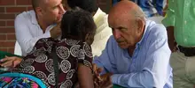 Foto de la visita del Alcalde y su gabinete a la comuna 21