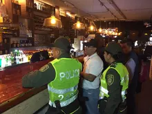 Licor fraudulento y tres negocios cerrados deja operativo de inspección, vigilancia y control 1