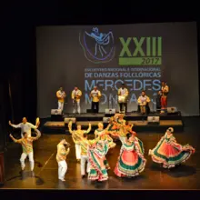 Despliegue de alegría y color con las danzas del Mercedes Montaño
