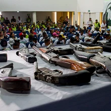 Armas por oportunidades: las fotos de la entrega de más de 40 armas de jóvenes expandilleros