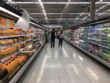 Caleños con garantías de consumo; inspeccionados parqueadero, estación de servicio e hipermercado