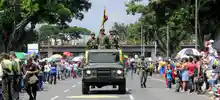 Maurice Armitage dio un mensaje de paz en la celebración del 20 de julio