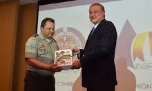 En cumbre de oficiales de la Policía, Armitage llama a trabajar desde lo social, para alcanzar el bienestar y el progreso del país
