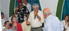 Foto de la visita del Alcalde y su gabinete a la comuna 21