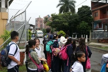 Niños de comunas TIO o zonas vulnerables de Cali se gozaron presentación de teatro