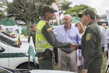 Alcaldía de Cali entregó millonario equipamiento a la Policía