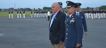 Alcalde Maurice Armitage recibe condecoración en el cumpleaños 84 de la Emavi