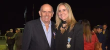 Alcalde Maurice Armitage recibe condecoración en el cumpleaños 84 de la Emavi