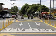 Instalación de tachas en la calle 44 con carrera 28D 