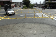 Instalación de tachas en la calle 44 con carrera 28D 