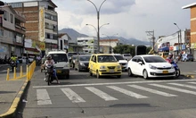 Delineadores en la calle 13