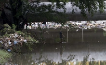 Armitage insta a los caleños a no arrojar basuras en los canales de agua lluvia