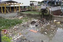 Armitage insta a los caleños a no arrojar basuras en los canales de agua lluvia